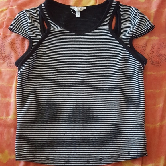 Black and white striped crop top - Picture 1 of 5